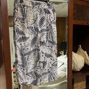 Tahari Navy and White linen tropical  Leaf Print Skirt